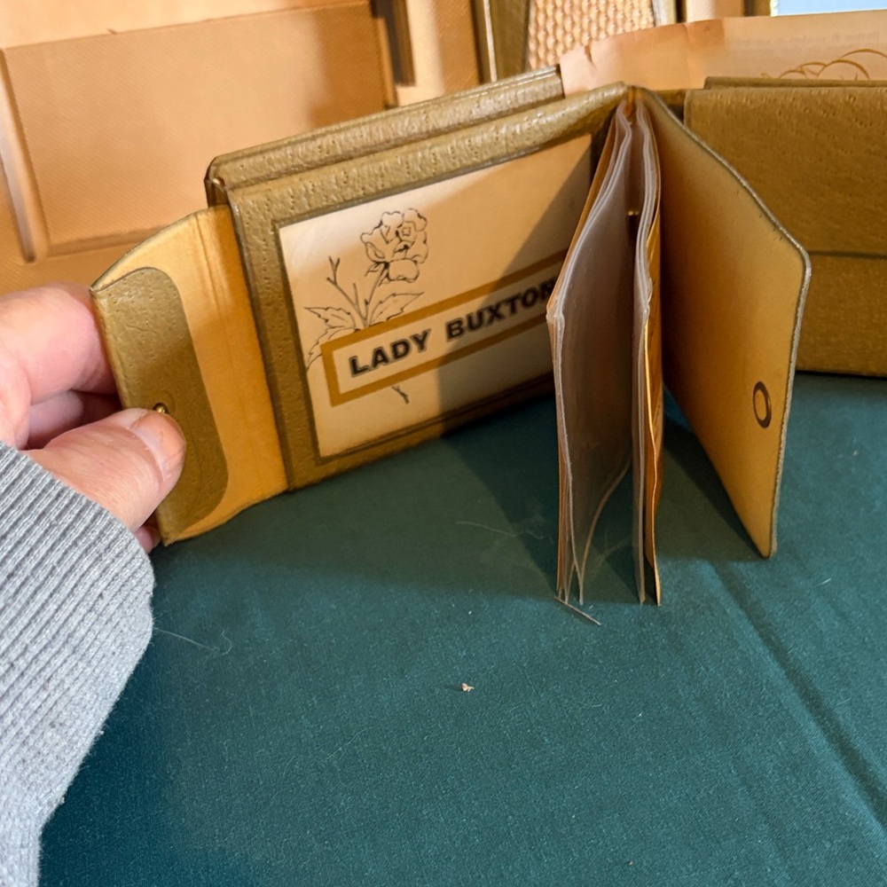 Lady Buxton Wallet and Key Holder Set - Picture 5 of 5